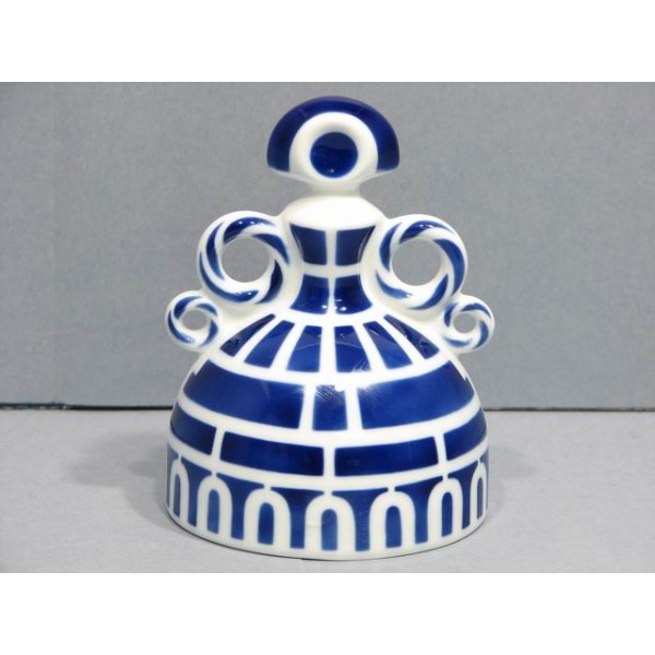 Menina pequeña azul