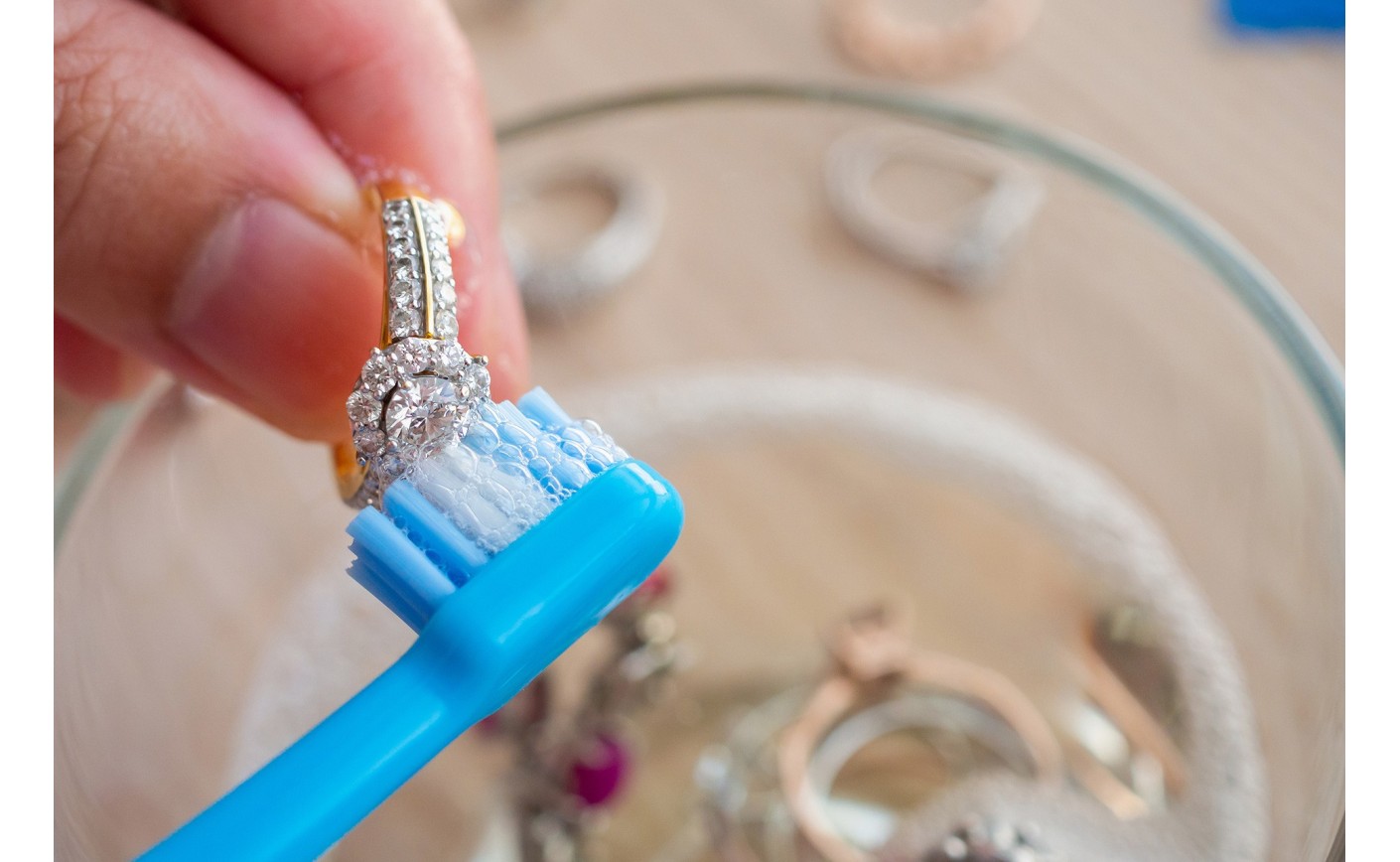 Cuida Tus Joyas: Consejos de Mantenimiento y Limpieza